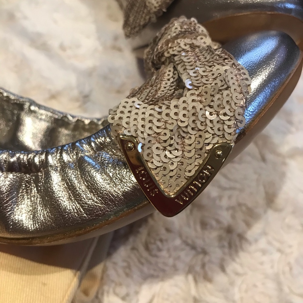 Louis Vuitton Metallic Leather Amulet Flats - Picture 8 of 15